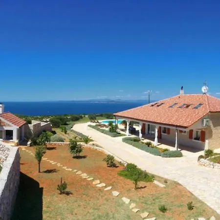 Villa De Pinus